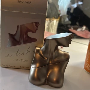 Eilish Eau de Parfum Billie Eilish - Endast testad några sprut, doftar otroligt  men ej min typ av doft 