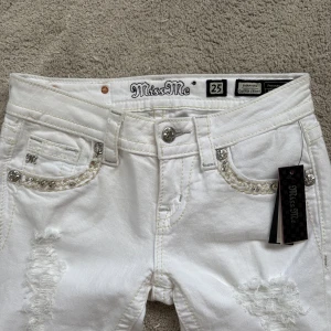 Helt nya jeans från Miss Me - Helt nya jeans från Miss Me, nypris 1300kr de har fortfarande taggen på jag har endast provat på de en gång men de passade inte 