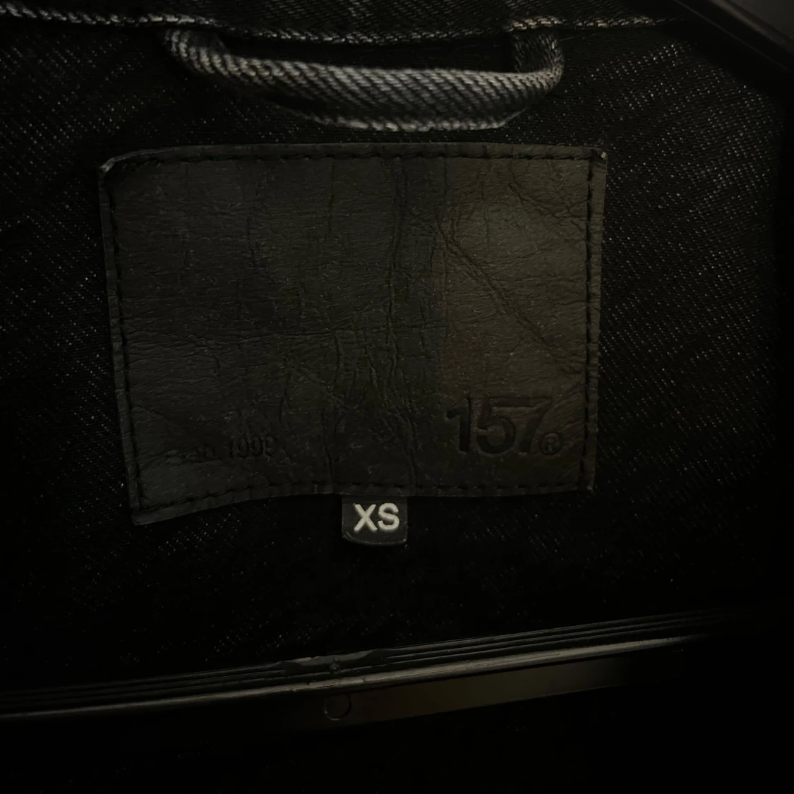 Svart jeansjacka med silvriga knappar lager 157 - 4