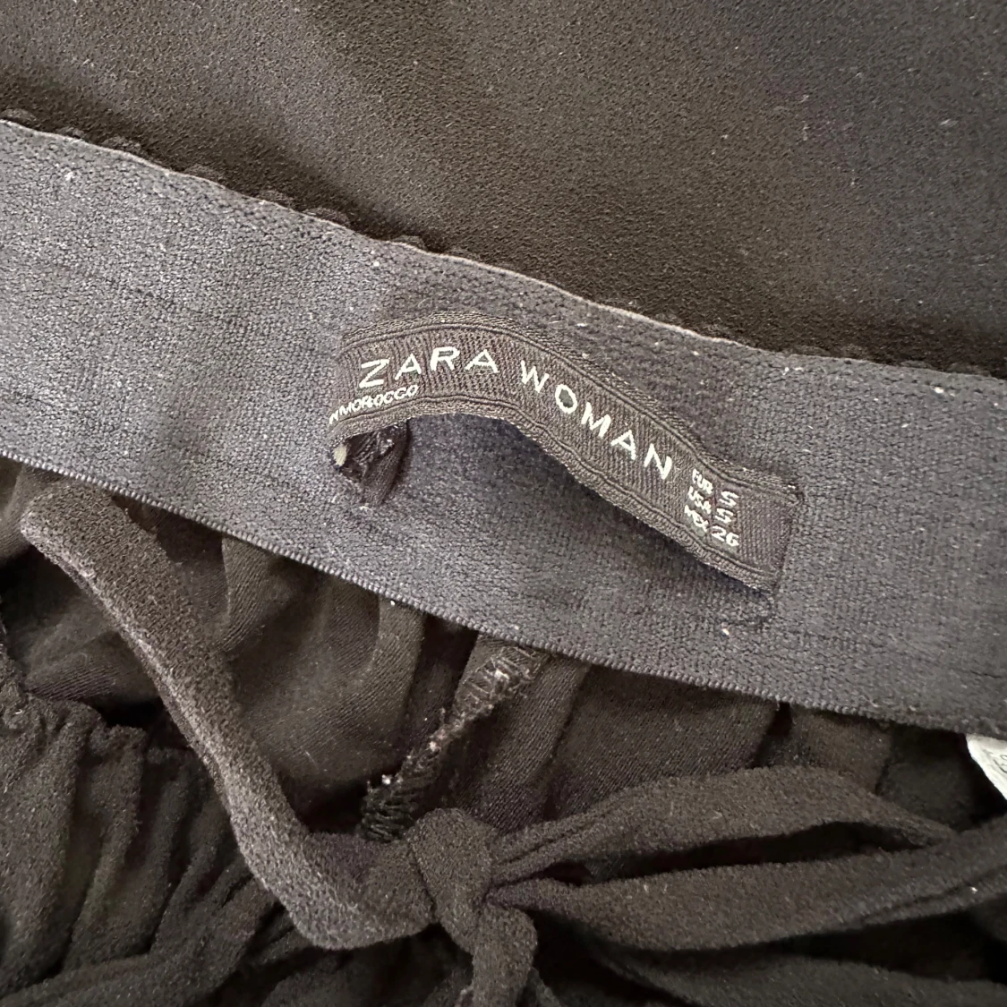 Svarta byxor med dragkedjor - 4