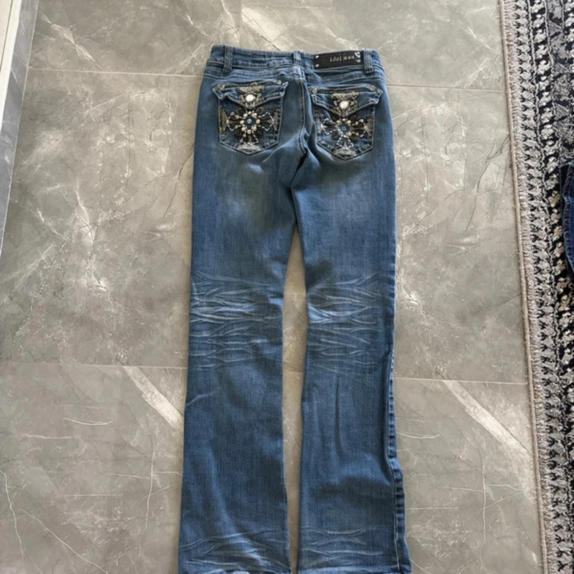 Blå jeans med pärldetaljer från LA Idol - 2