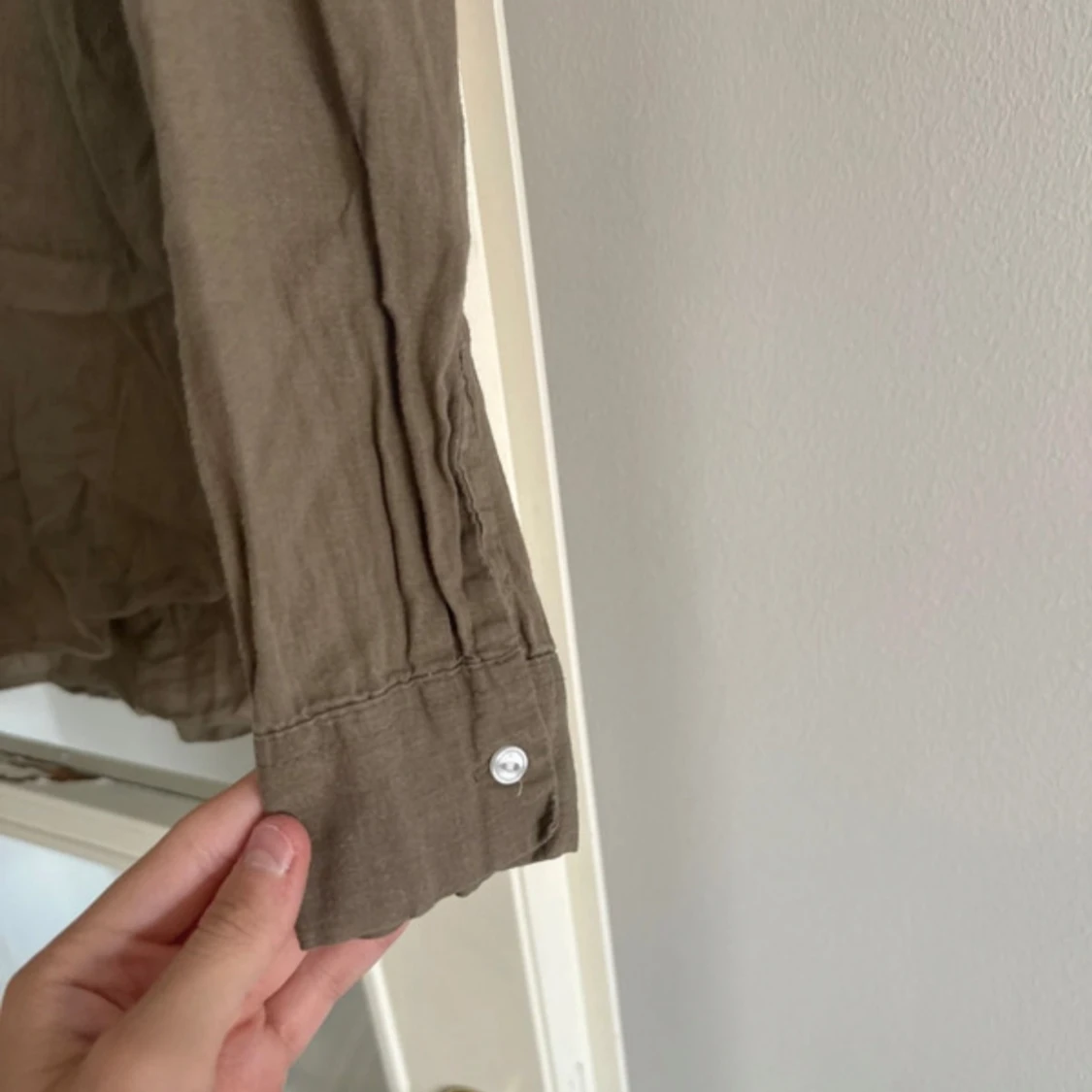 Beige henley-skjorta  - 2