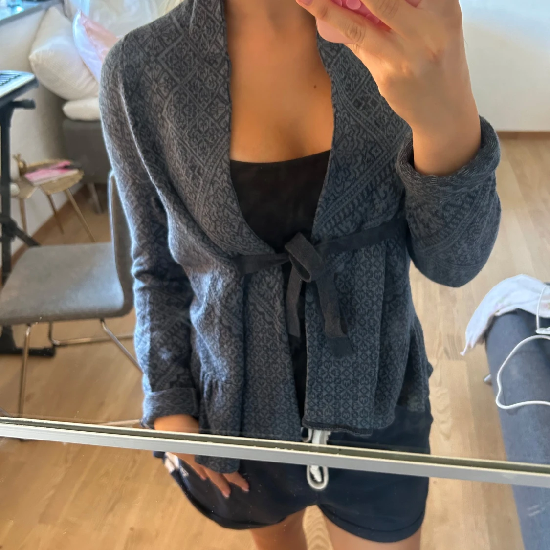 Mörkblå stickad cardigan från odd Molly - 1