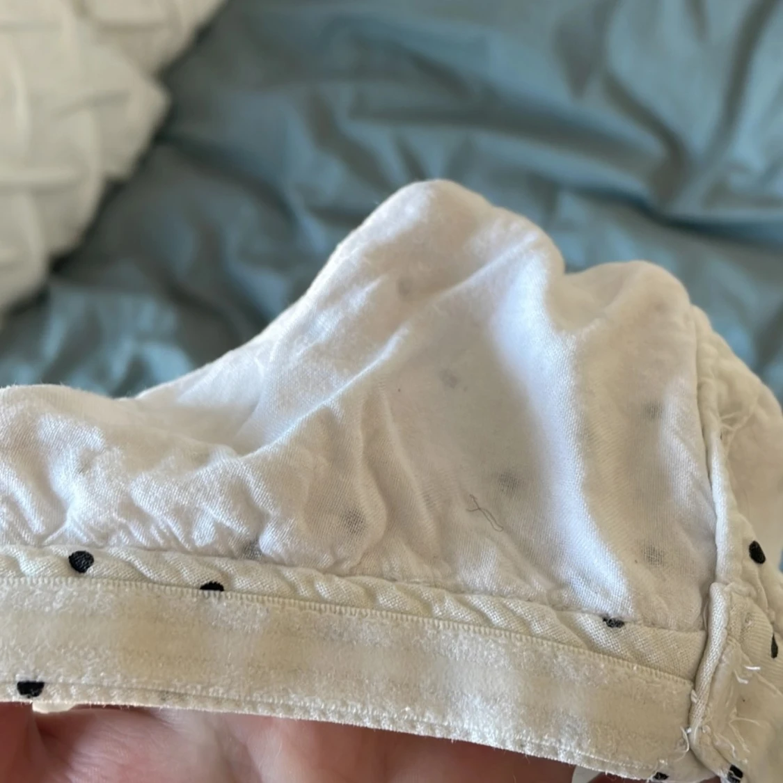 Vit offshoulder blus med prickar från HM - 1