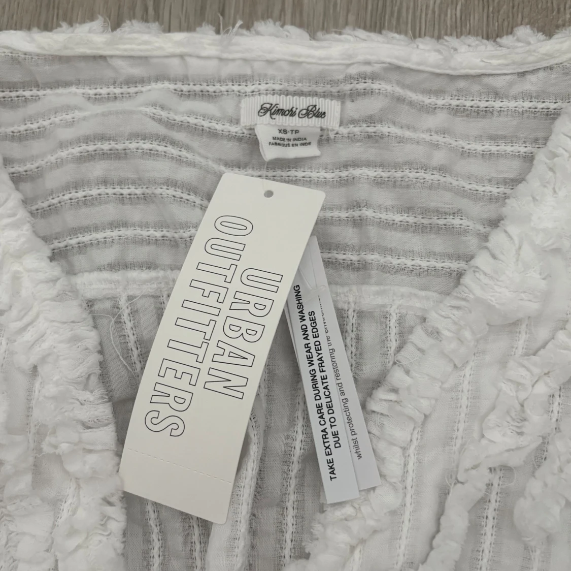 vit blus från kimchi blue urban outfitters - 1