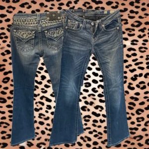 Miss me jeans - Supersnygga miss me jeans som är low rise och bootcut. Köptes på Vinted men var för små så säljer vidare❣️storlek 12 vilket är en xxs/xs❣️helt i nyskick därav pris! Inga defekter alls!!midjemått tvärs över ca 35cm innerben ca 72 cm