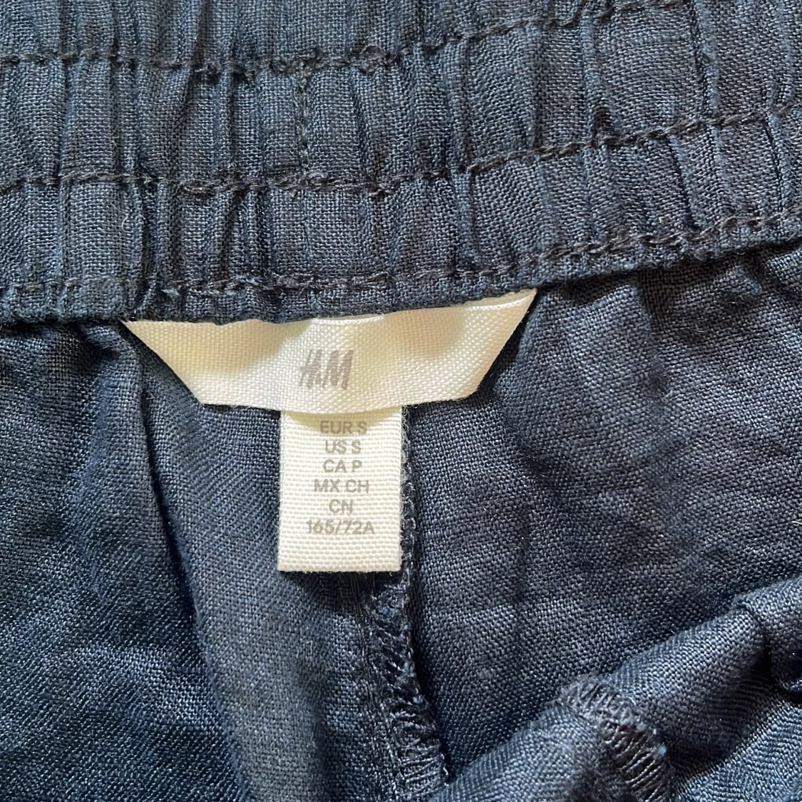 Mörkblåa linnebyxor från H&M med snörning - 1