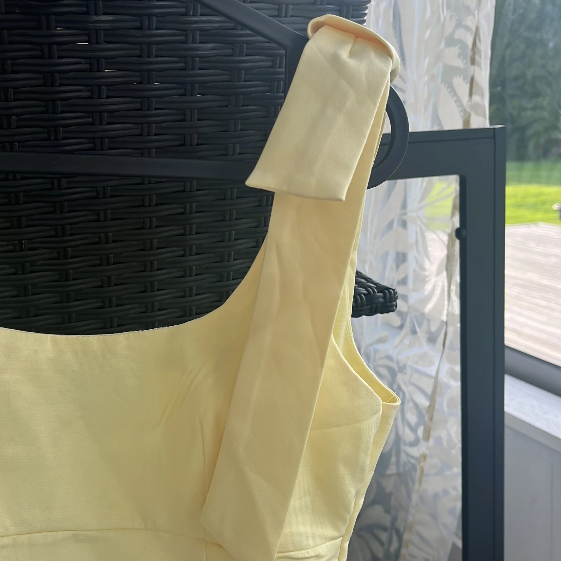 Gult linne med detaljer💕 - 3