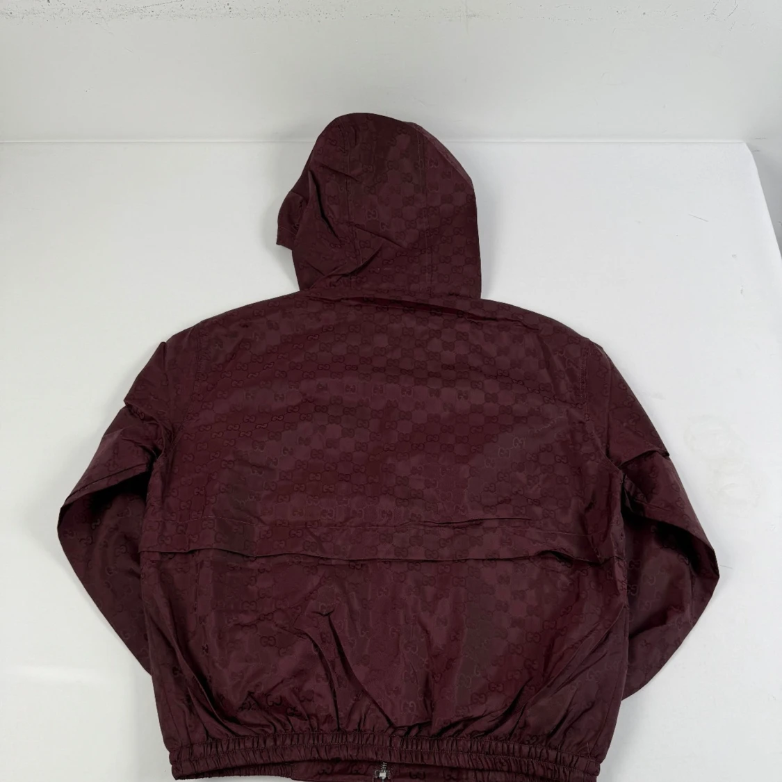 Vinröd vindjacka från Gucci - 1