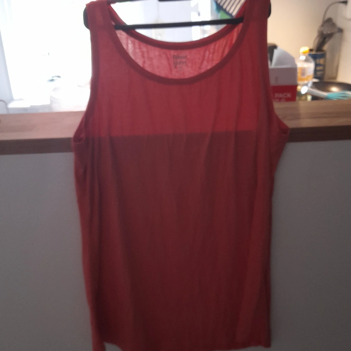 Röd ärmlös linnetopp från Ullared - 1