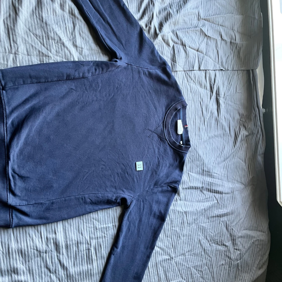 Mörkblå sweatshirt från Les Deux