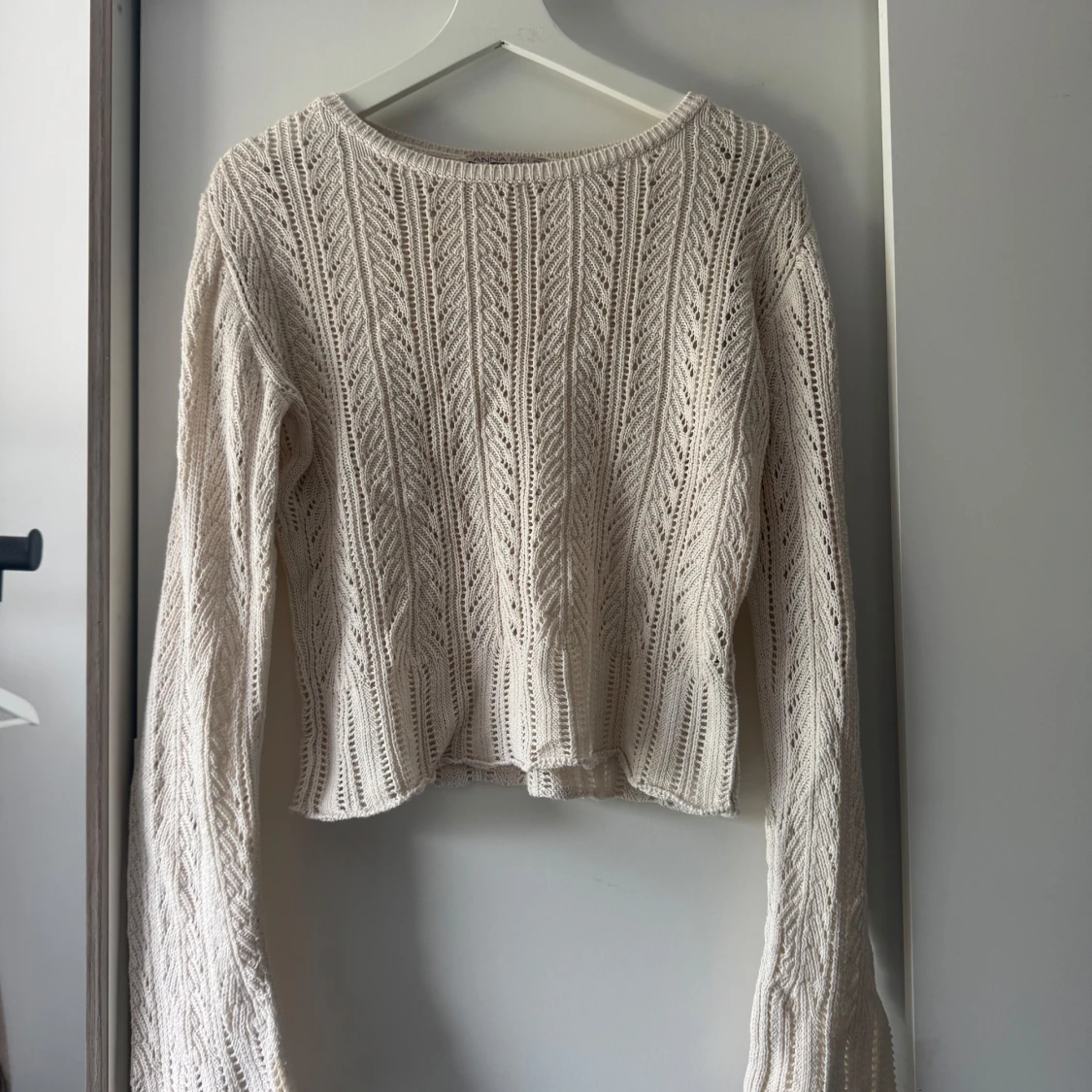 Beige stickad tröja från Anna Field