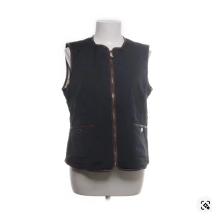 Massimo dutti väst  - Jättecool väst i mörkblå med guldiga detaljer!!