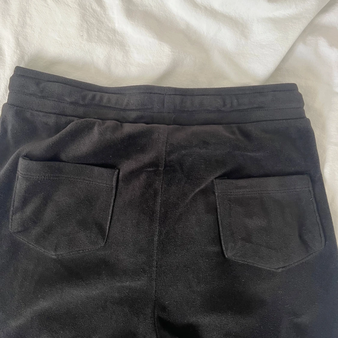 Svarta mjukisbyxor från Gina Tricot - 2