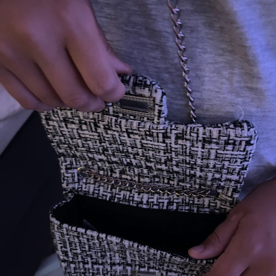 Svartvit axelväska med kedja🤍 - 2