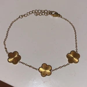 armband gina tricot - säljer detta armband från gina tricot. Nypris 199kr