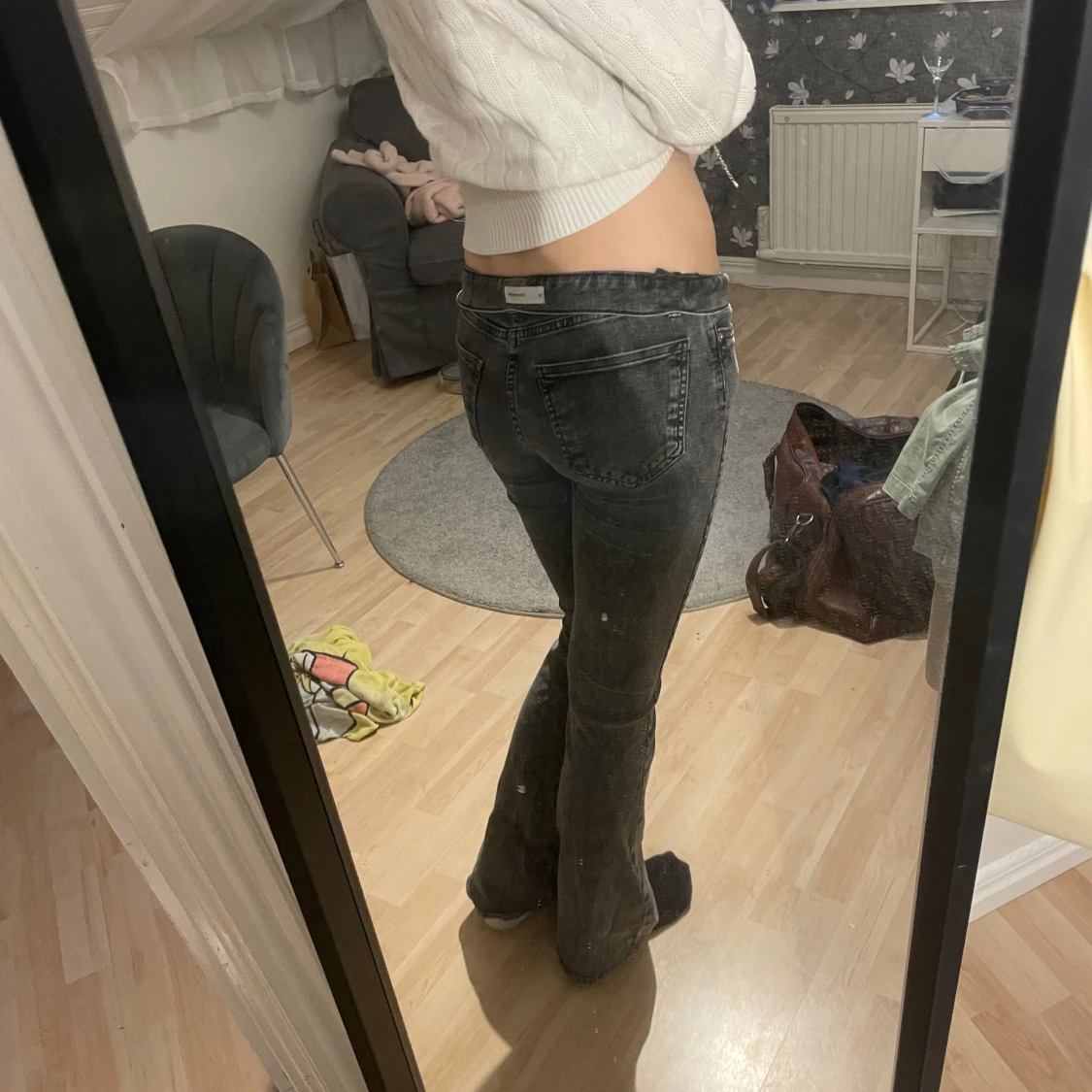 Gråa bootcut jeans låg/mid midja - 1