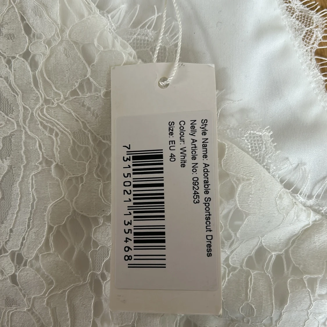 Vit spetsklänning från NLY Trend - 3