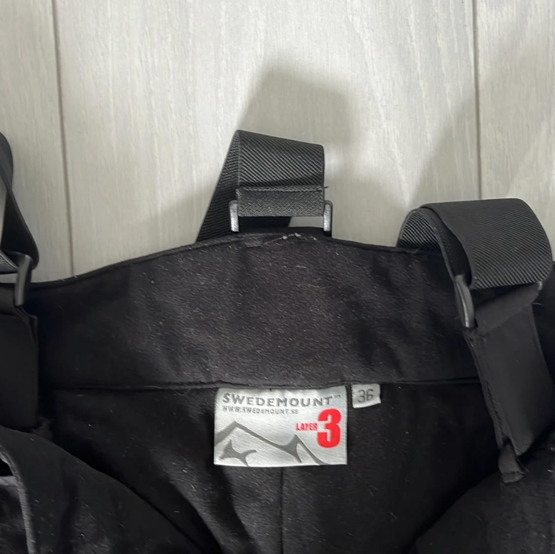 Svarta täckbyxor Swedemount strl 36 - 2