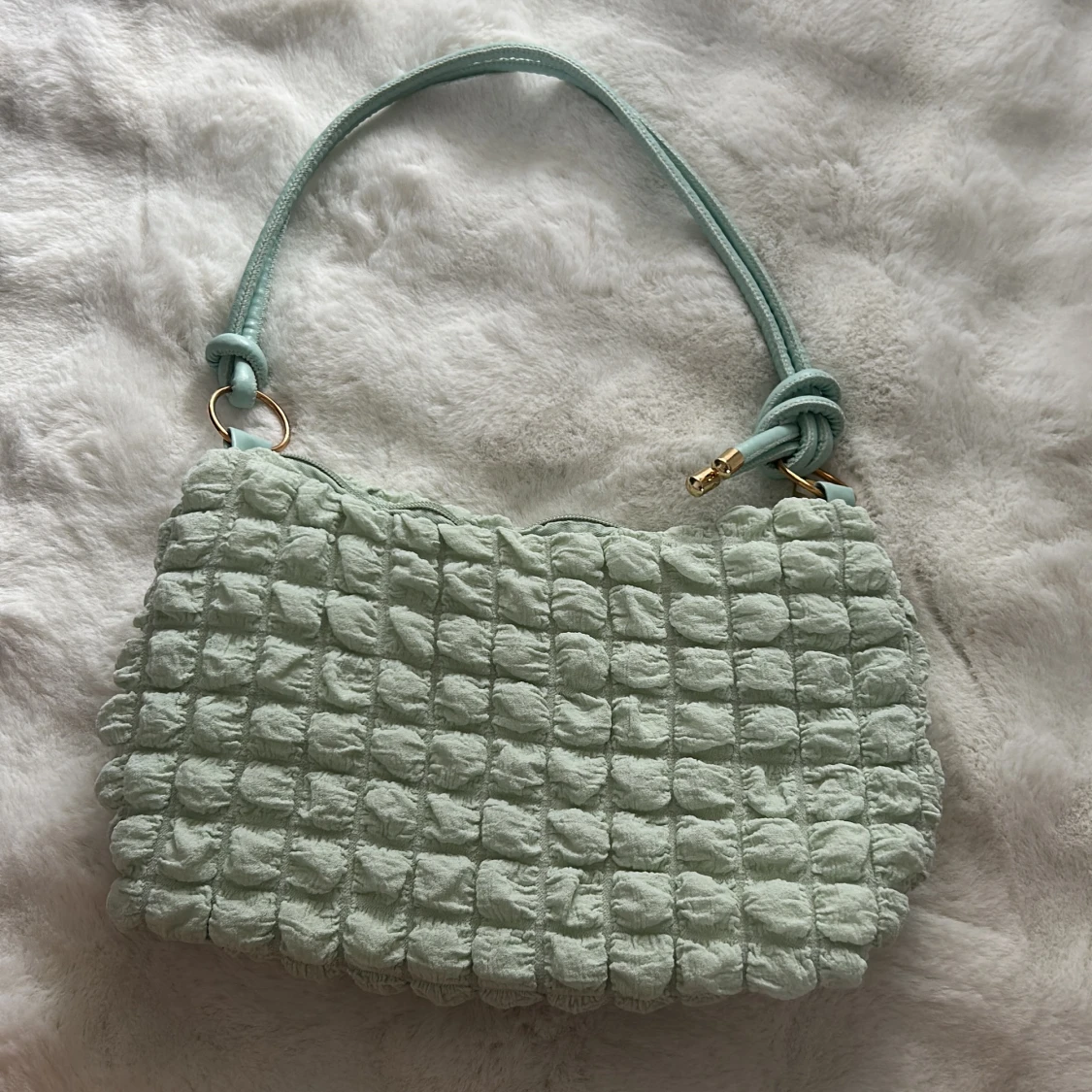 Mintgrön quiltad axelväska