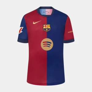 FC Barcelona matchtröja Nike röd/blå helt ny - Snygg FC Barcelona fotbollströja från Nike med klassisk halva-halva design i rött och blått. Tröjan har klubbmärke, Nike-logga och Spotify-logga i guld på bröstet. Kortärmad modell i lätt och ventilerande material, perfekt för match eller träning.