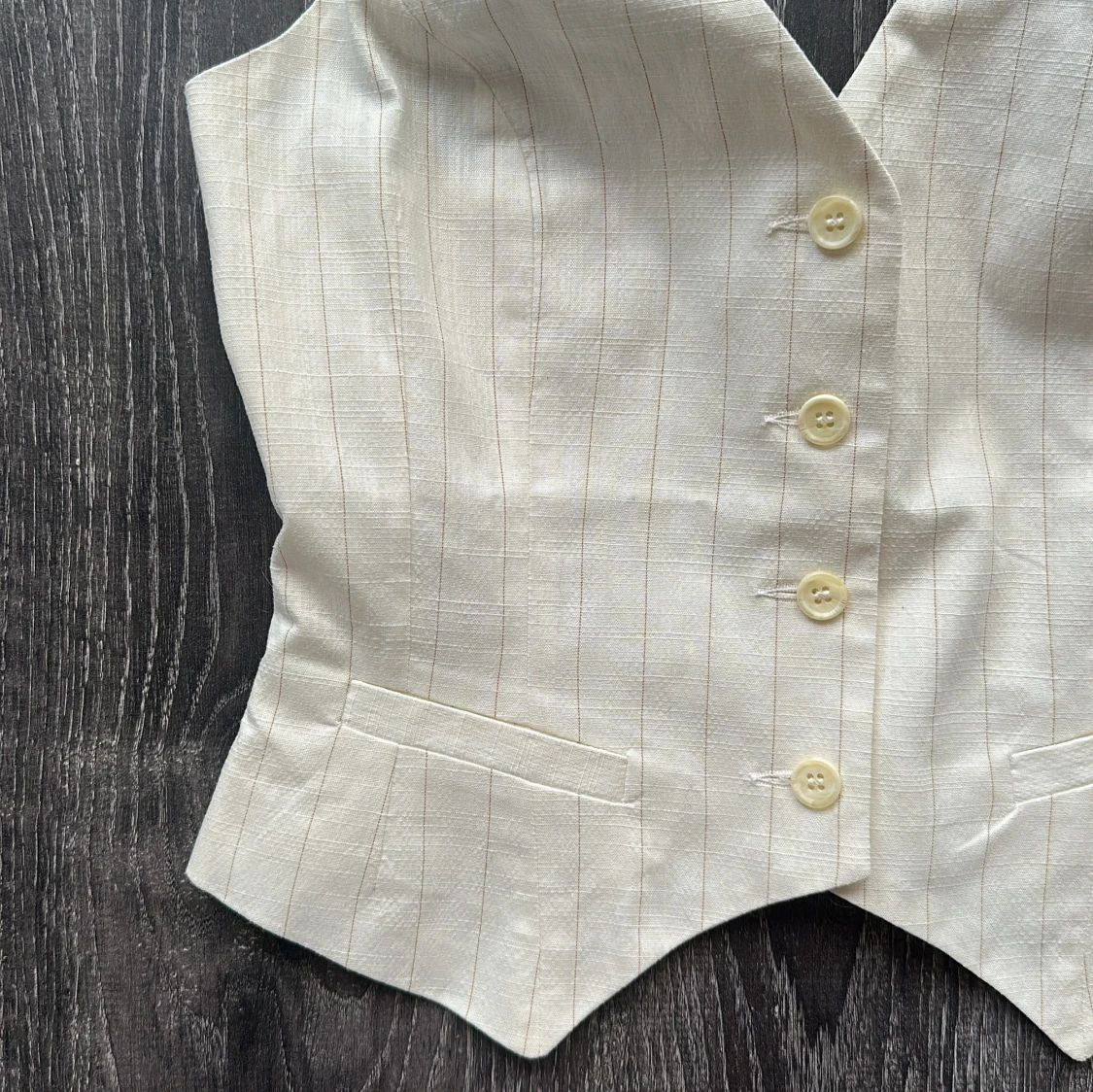 Vit randig omlottväst med knappar - 1