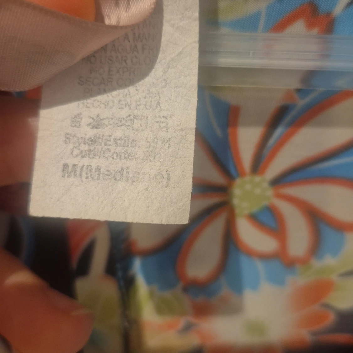 Blommig blus från Famosa i svart - 2