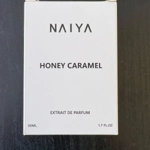 NAIYA Honey Caramel Parfym 50ml - Extrait de Parfum Honey Caramel från NAIYA .Doften är söt och gourmand med inslag av honung och kola. Doftar härligt men påminde om en jag redan har. Testad med två sprut.