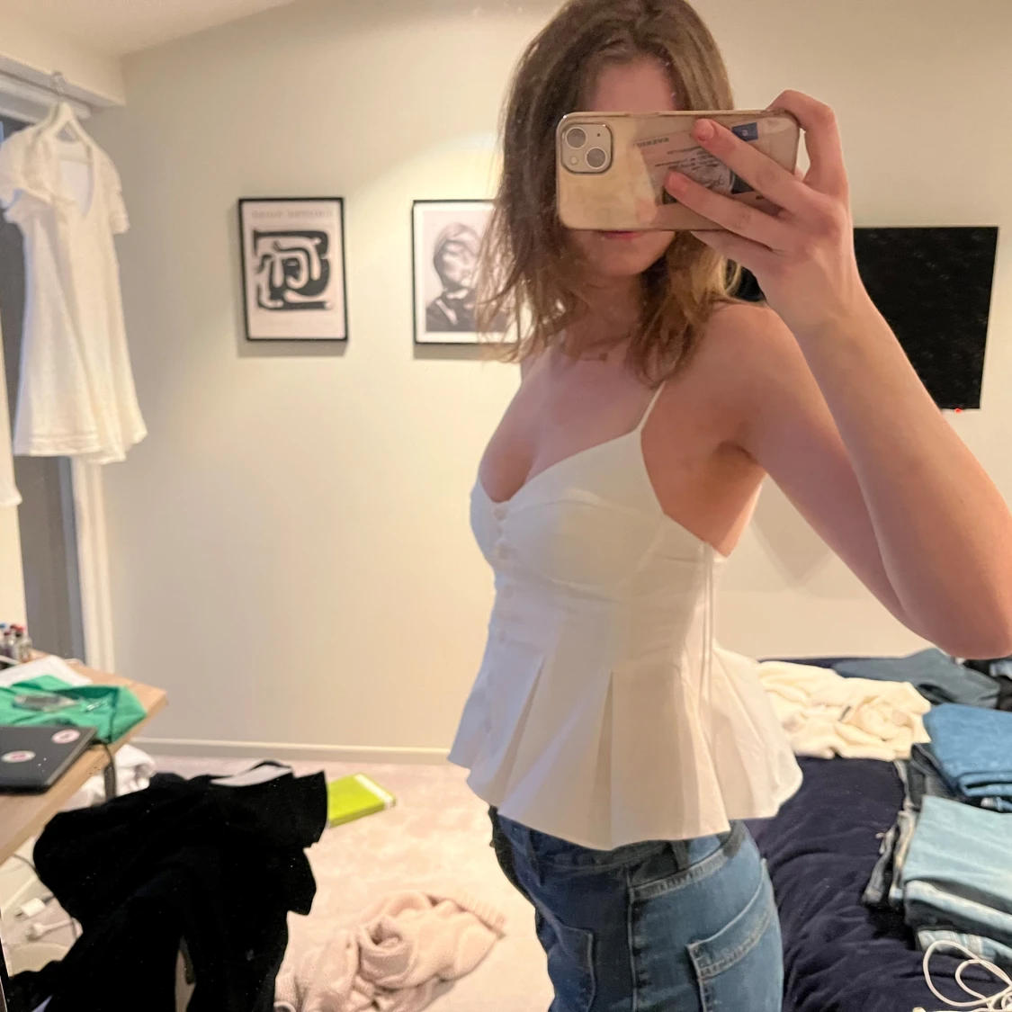 Vit zaratopp med knappar - 1