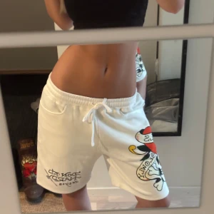 ed hardy shorts 🤍 - så sköna shorts från ed hardy, aldrig använda. ok att köpa direkt 🤍
