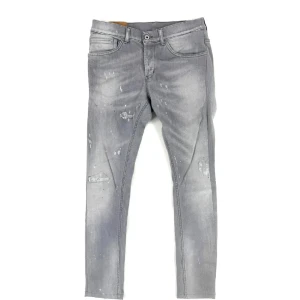 Dondup George - Säljer dessa fina sällsynta Dondup jeans i modellen George, nypris 5000kr, storlek w33 passar w31,32 nyskick!
