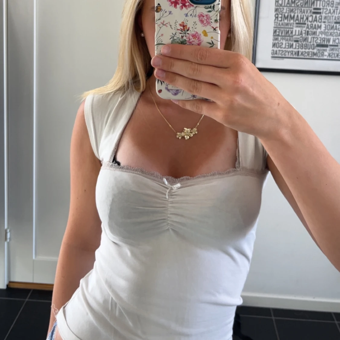 Vit ärmlös linnetopp med spets - 1