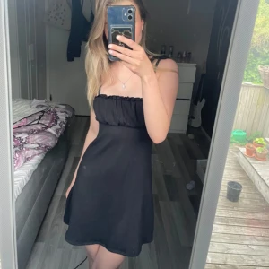 Sommarklänning - Supersnygg kort klänning som inte används 💕 storlek xxs men sitter fint på mig som har s