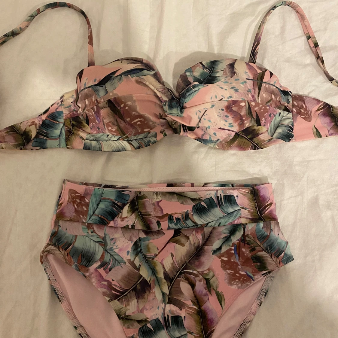 Rosa bikini med tropiskt mönster - 2