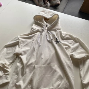 Stussy hoodie  - Helt ny stussy hoodie storlek S sitter lite större.