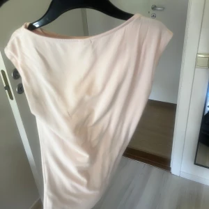 Topp från Nelly  - Bra skick! Säljer för 80kr