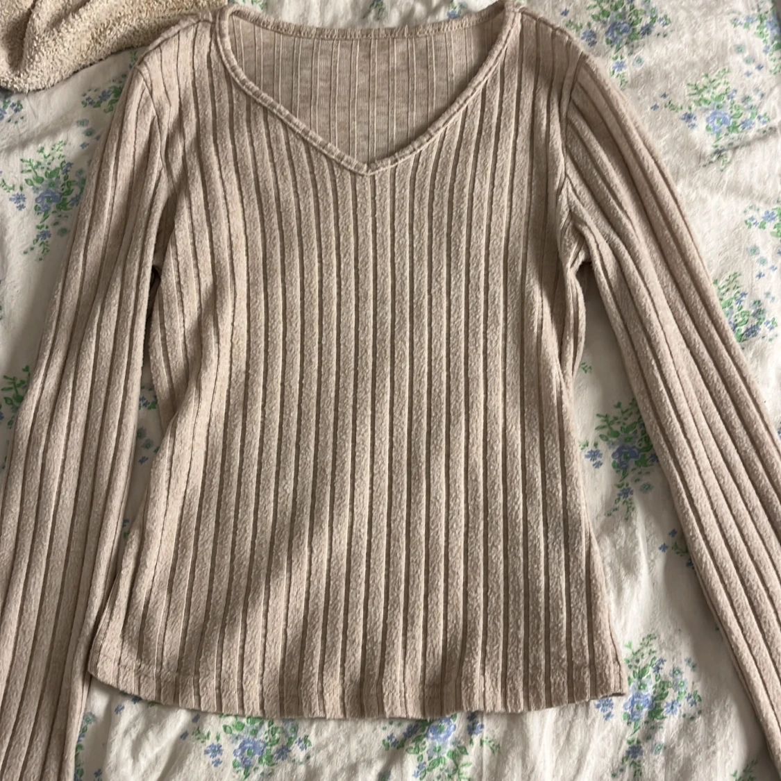 Beige ribbad tröja från SHEIN - 1