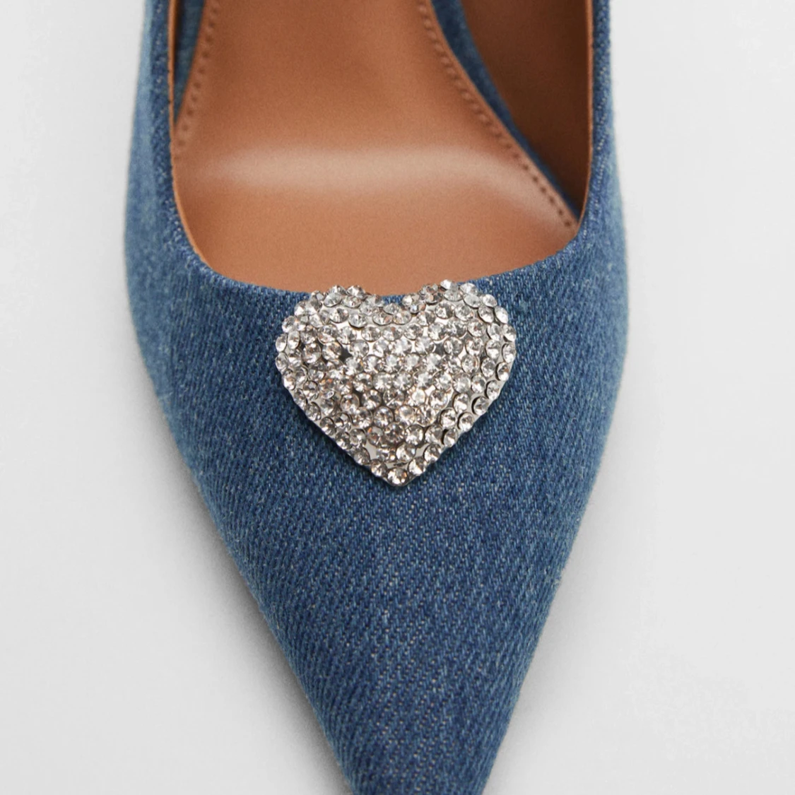 Blå jeanspumps med hjärtdekor från MNG - 2