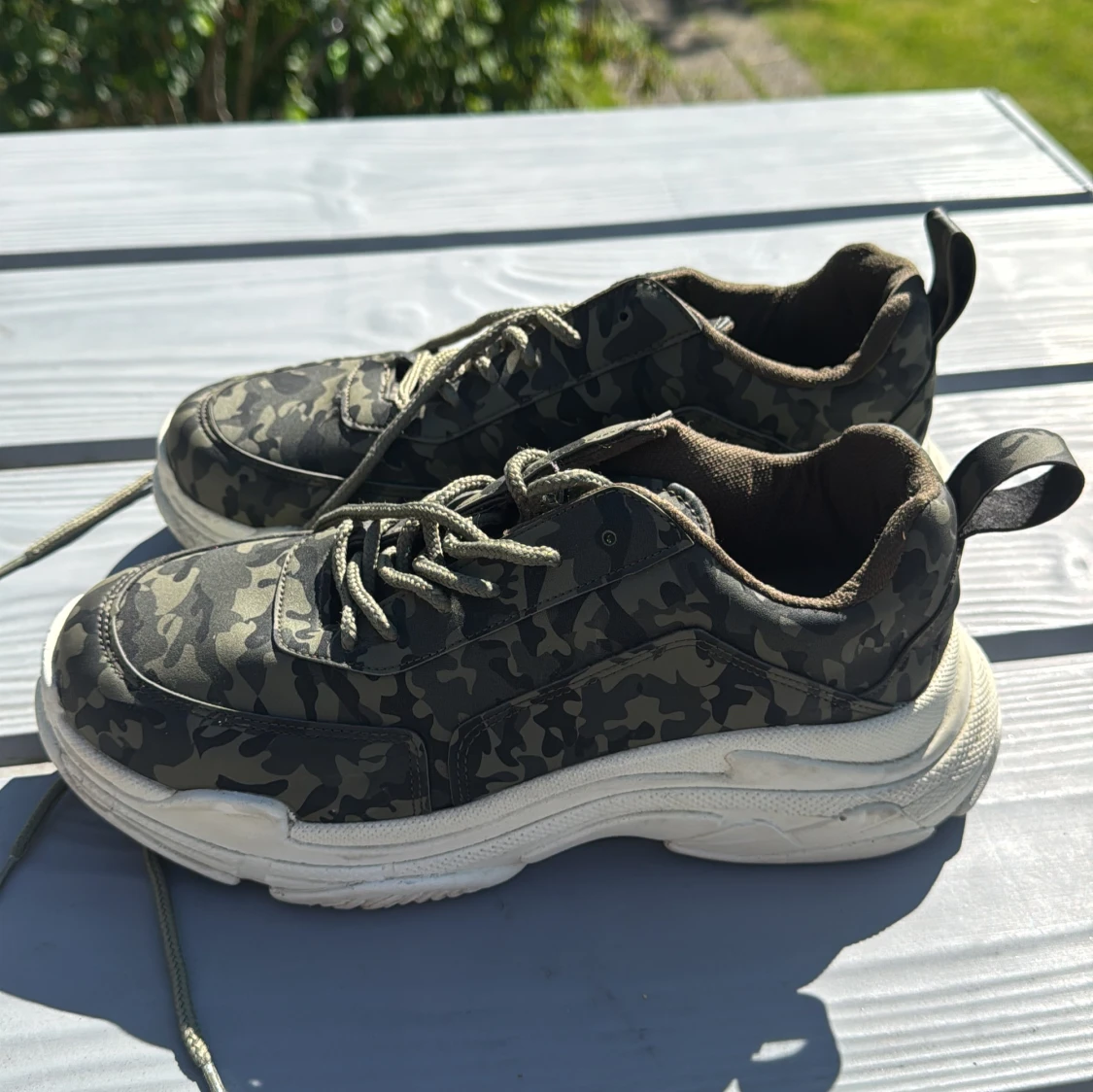 Chunky sneakers med camouflage-mönster - 2