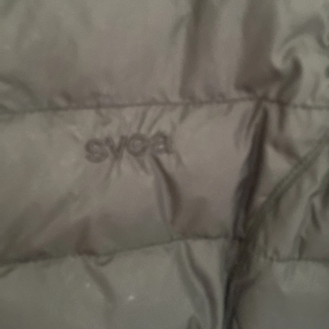 Svart pufferjacka från Svea - 3