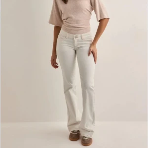 Nelly low waist jeans - Säljer mina helt nya oöppnade Nelly jeans. Dom är helt slutsålda på hemsidan.