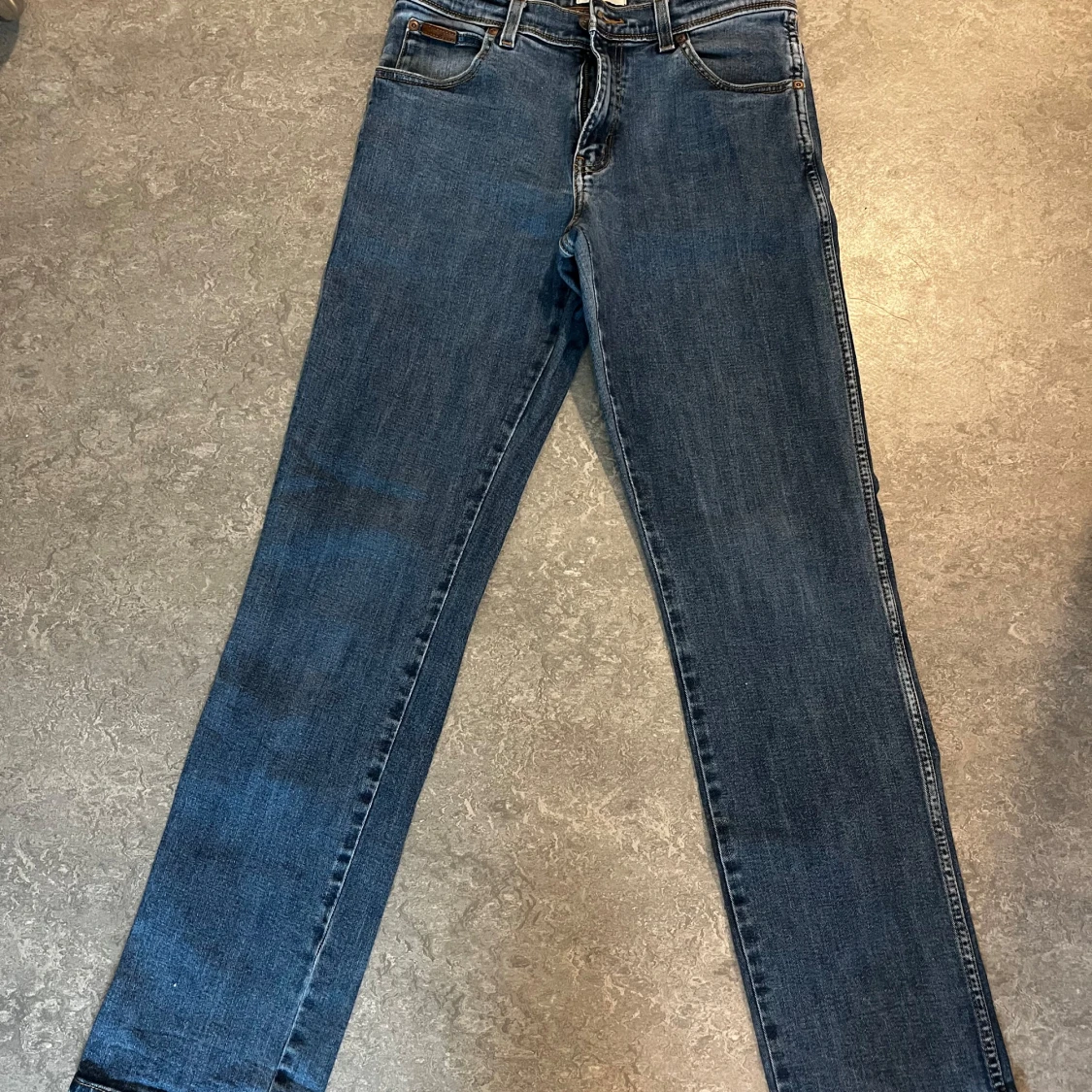 Wrangler raka blå jeans W30 L34 - 1
