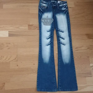 Crazy age bootcut jeans, xxs - 2000s/y2k bootcut jeans i storlek xxs, byxorna är ifrån crazy age.