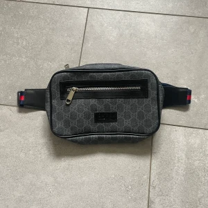 Svart magväska - Helt ny oanvänd magväska. Hör av dig vid frågor👍Justerbart band så passar alla!🫱🏻‍🫲🏼