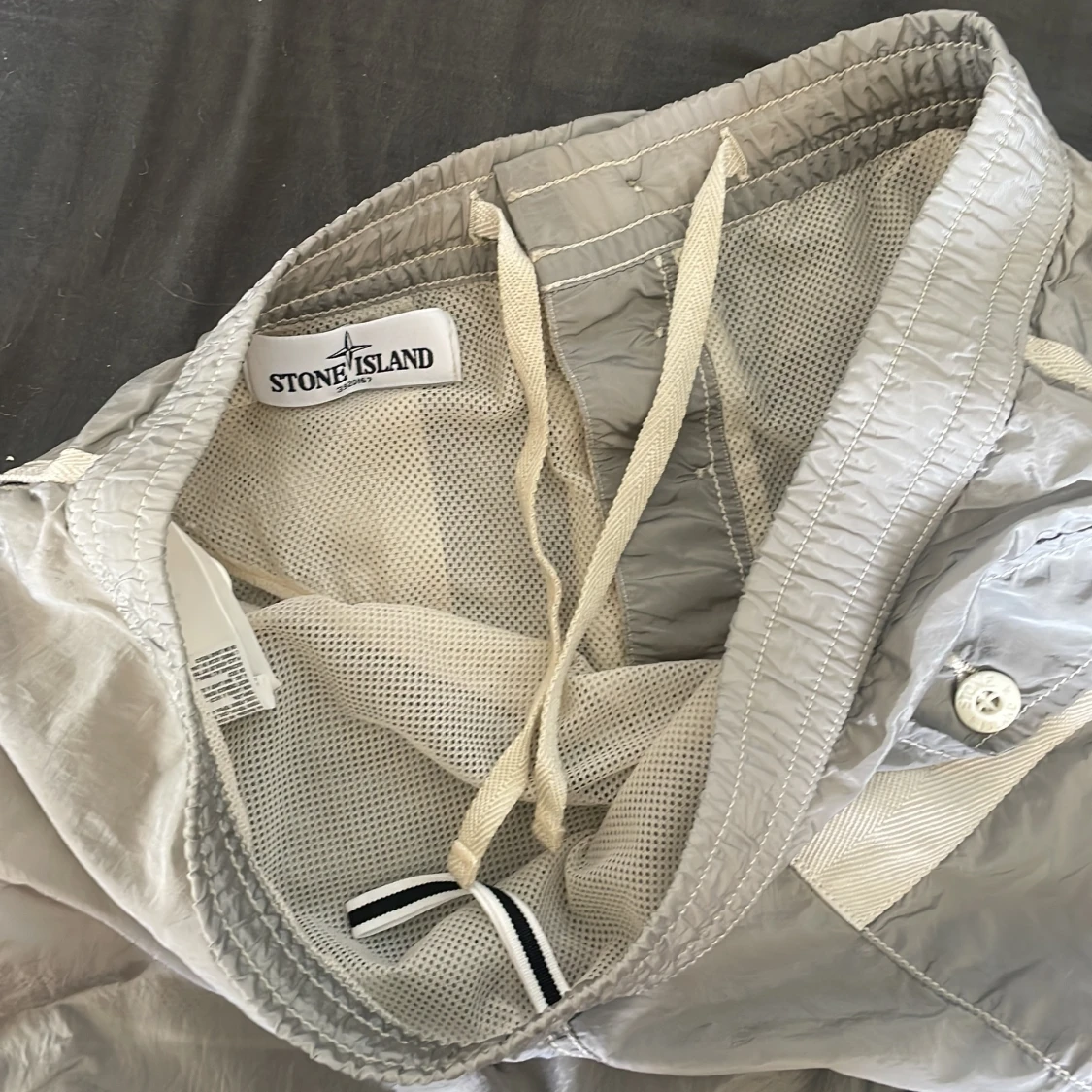 Silverfärgade badbyxor från Stone Island - 3