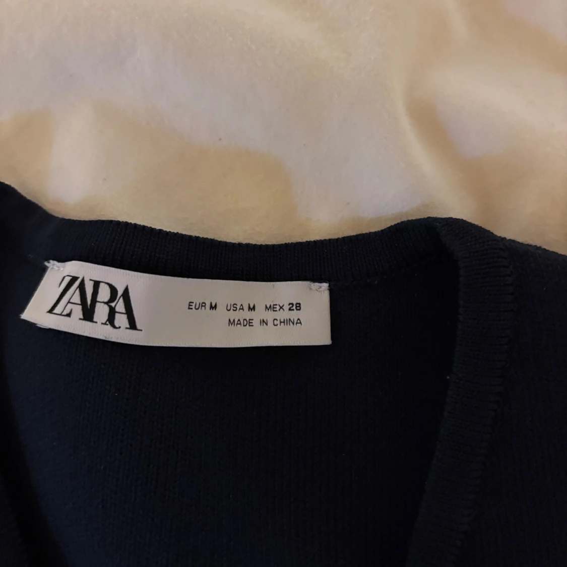 Mörkblå stickad väst från Zara - 1