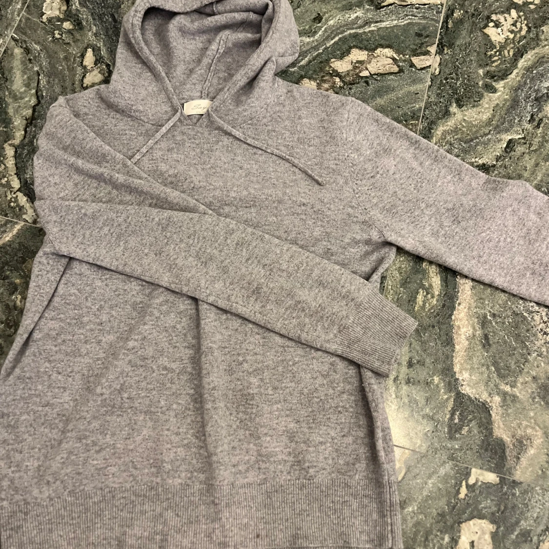 Grå kashmir hoodie - 1