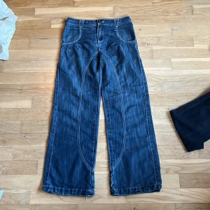 Bootcut byxor - Asfeta only bootcut byxor, fina detaljer och nice wash. 