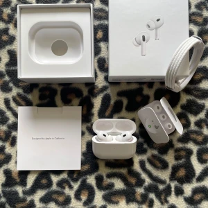 AirPod Pro 2 - Hej säljer nu mina AirPod Pro 2 då de ej används för tillfället vid intresse eller fler frågor hör av er!😊