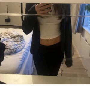 Kofta - Säljer denna fina koftan från lager 157 Slm tyvärr inte kommer till användning längre 